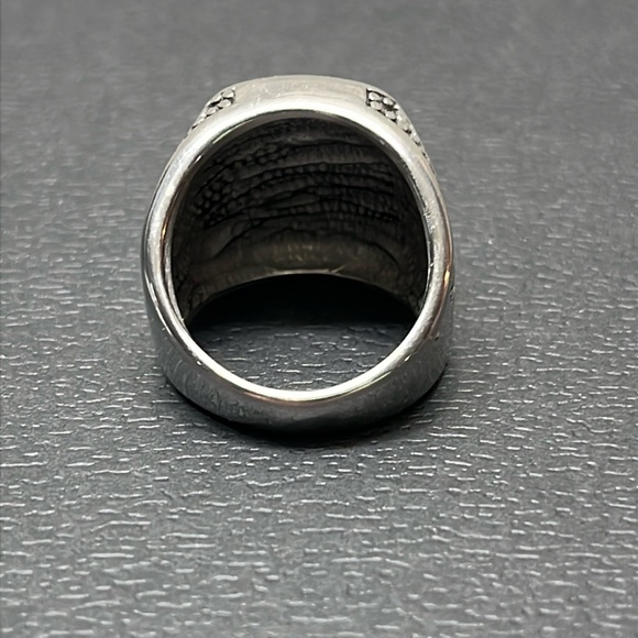 STAINLESS STEEL JESUS TWO TONE RING. - Picture 4 of 5